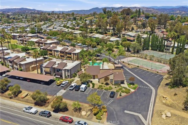 1050 Rock Springs, Escondido, CA 92026