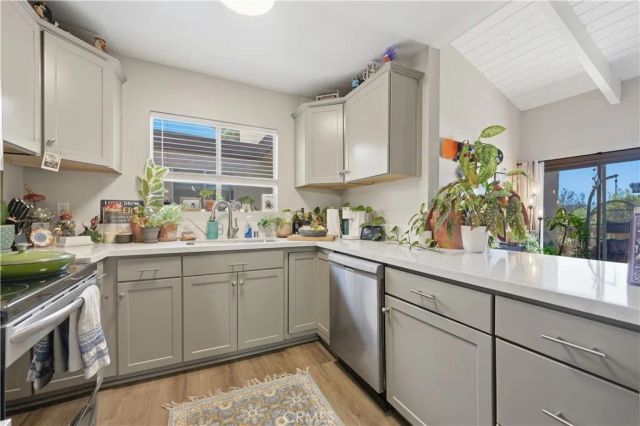 1050 Rock Springs, Escondido, CA 92026