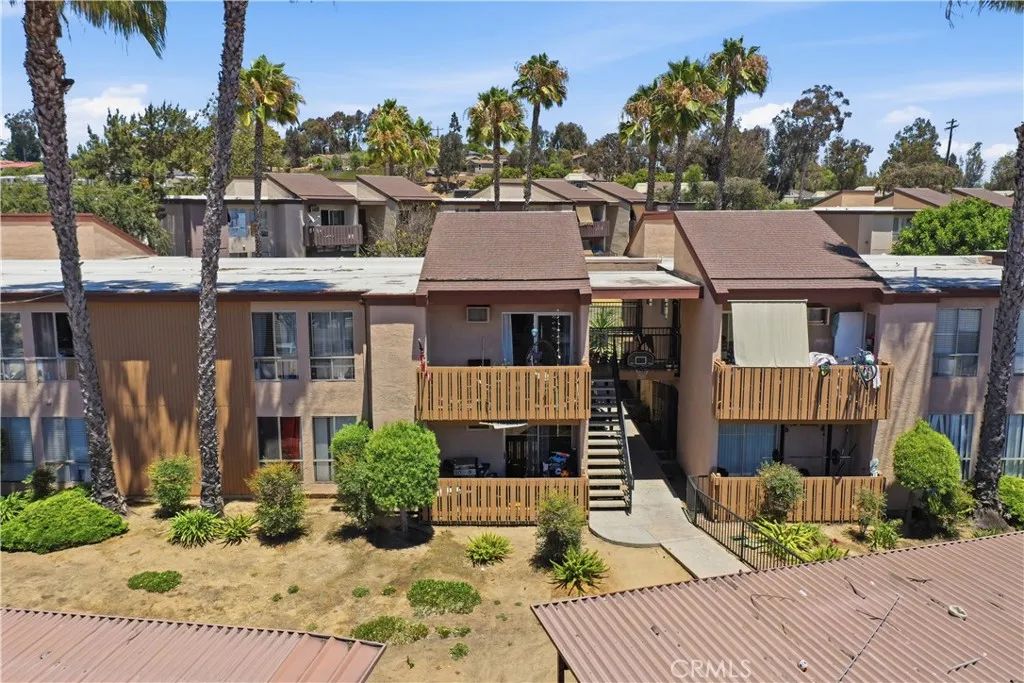 1050 Rock Springs, Escondido, CA 92026