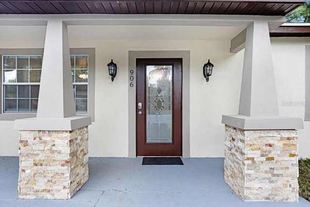 906 WOODLAWN AVENUE, Plant City, FL 33563