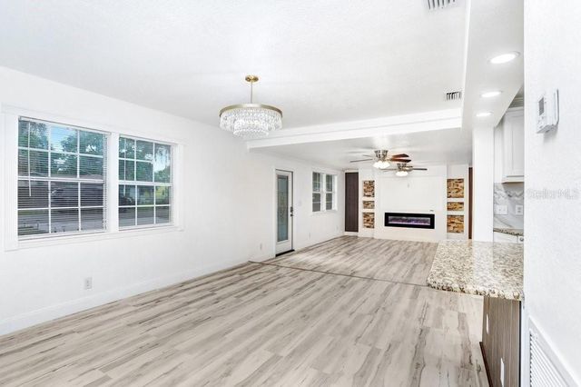 906 WOODLAWN AVENUE, Plant City, FL 33563