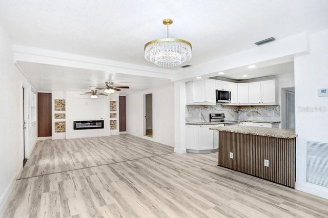 906 WOODLAWN AVENUE, Plant City, FL 33563