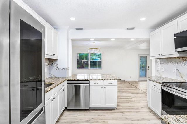 906 WOODLAWN AVENUE, Plant City, FL 33563