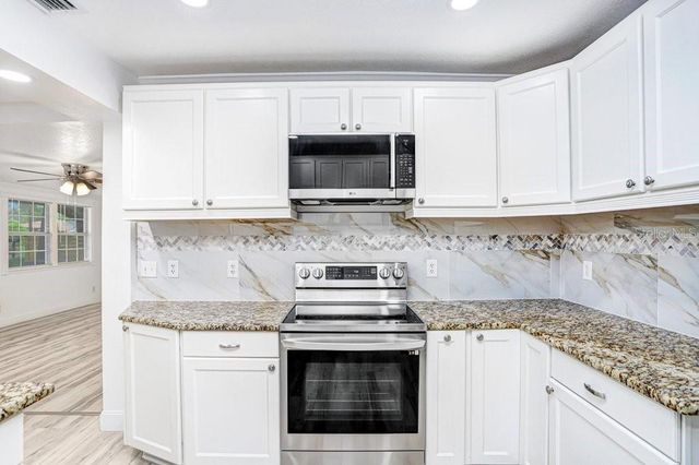 906 WOODLAWN AVENUE, Plant City, FL 33563