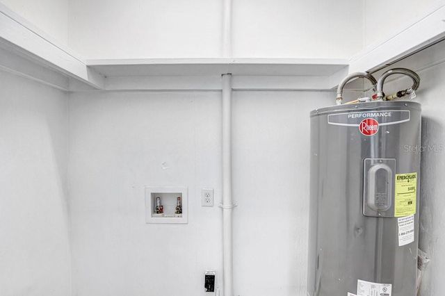 906 WOODLAWN AVENUE, Plant City, FL 33563