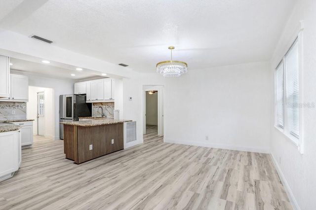 906 WOODLAWN AVENUE, Plant City, FL 33563