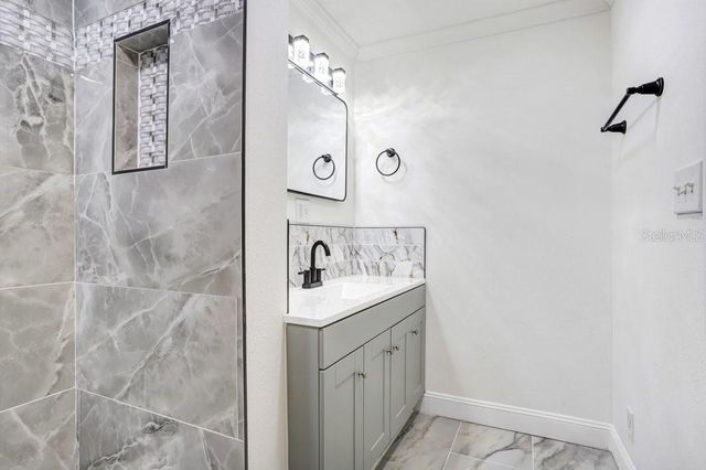 906 WOODLAWN AVENUE, Plant City, FL 33563