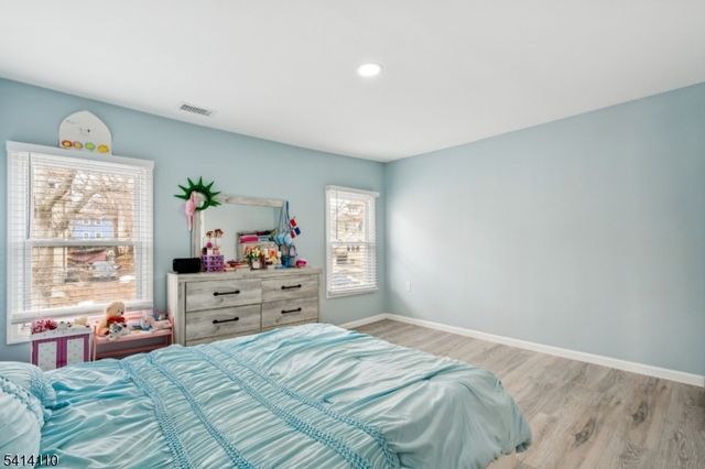 22 Pine Grove Ter, Newark City, NJ 07106