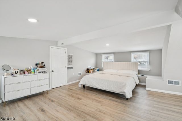 22 Pine Grove Ter, Newark City, NJ 07106