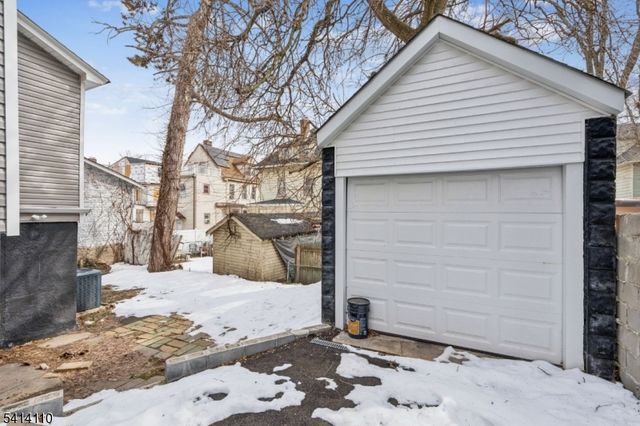 22 Pine Grove Ter, Newark City, NJ 07106