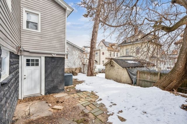 22 Pine Grove Ter, Newark City, NJ 07106