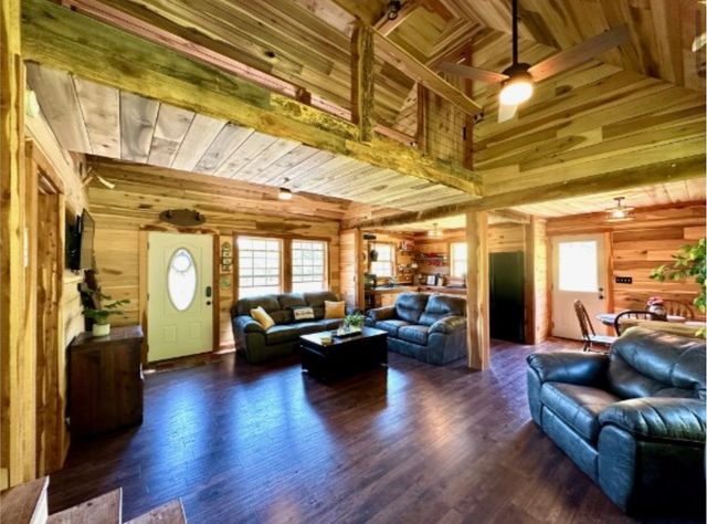 179 Puncheon Camp Ln, Bell Buckle, TN 37020