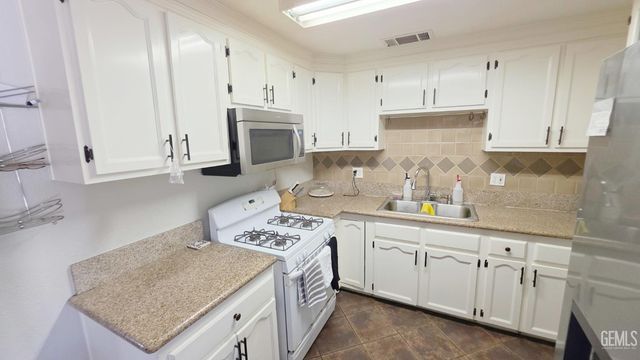 1610 Cunha Street, Bakersfield, CA 93305