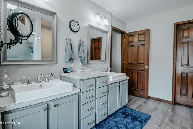 2005 Laura Ln, Joplin, MO 64801