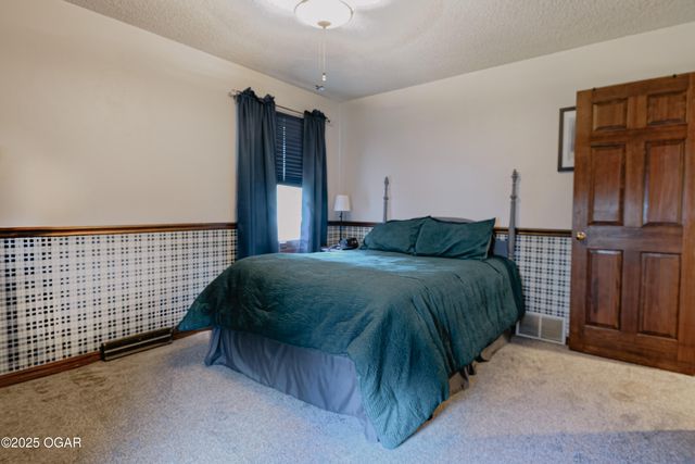 2005 Laura Ln, Joplin, MO 64801