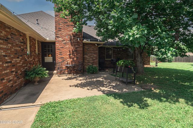 2005 Laura Ln, Joplin, MO 64801
