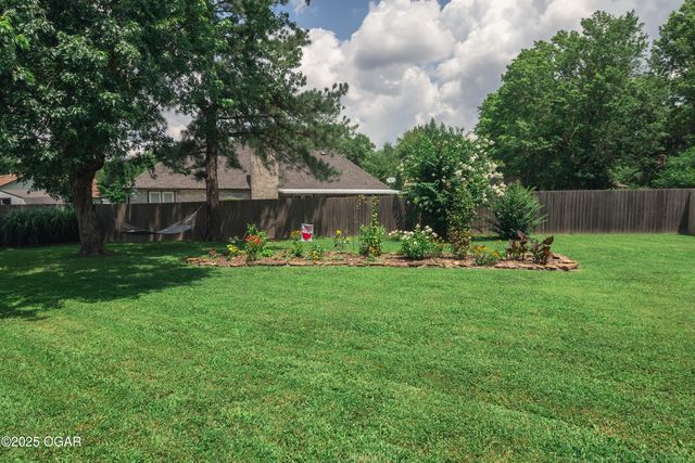 2005 Laura Ln, Joplin, MO 64801