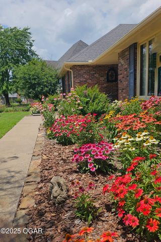 2005 Laura Ln, Joplin, MO 64801
