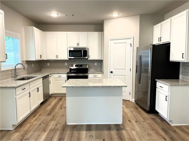 414 Fox Creek Dr, Braselton, GA 30517