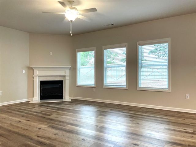 414 Fox Creek Dr, Braselton, GA 30517