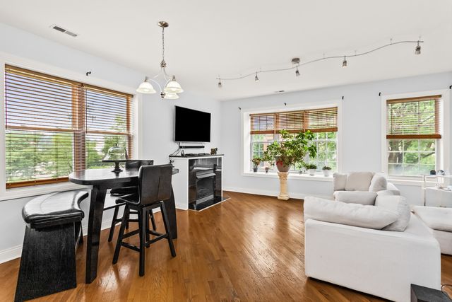 25 N Menard Avenue 2S, Chicago, IL 60644