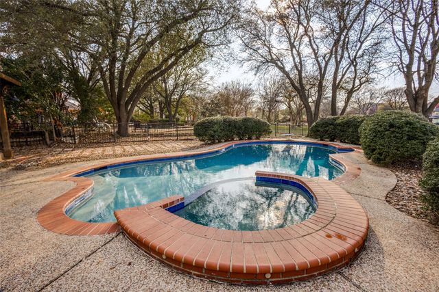 2628 Valley Creek Trail, Mckinney, TX 75072
