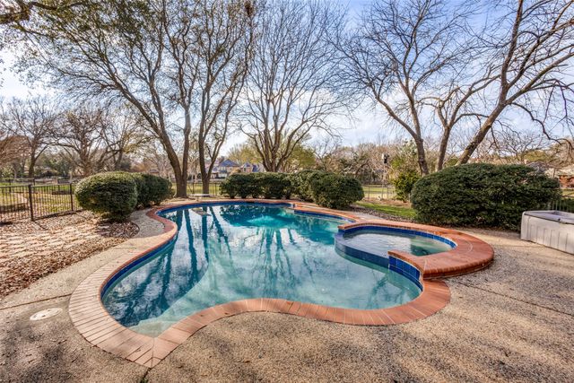 2628 Valley Creek Trail, Mckinney, TX 75072