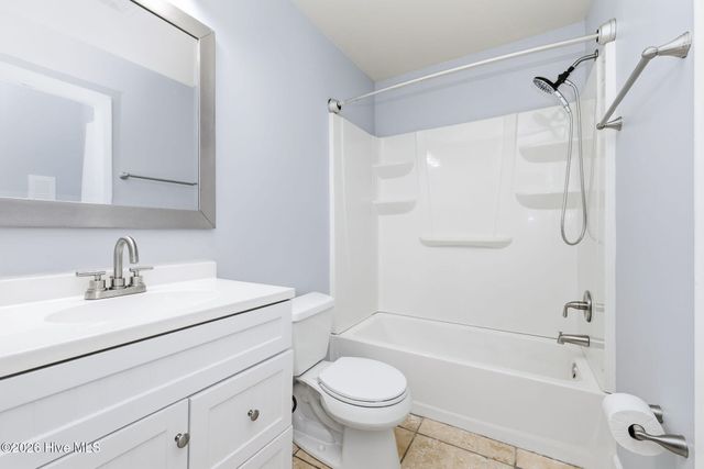 5017 Ilex Drive, Wilmington, NC 28412