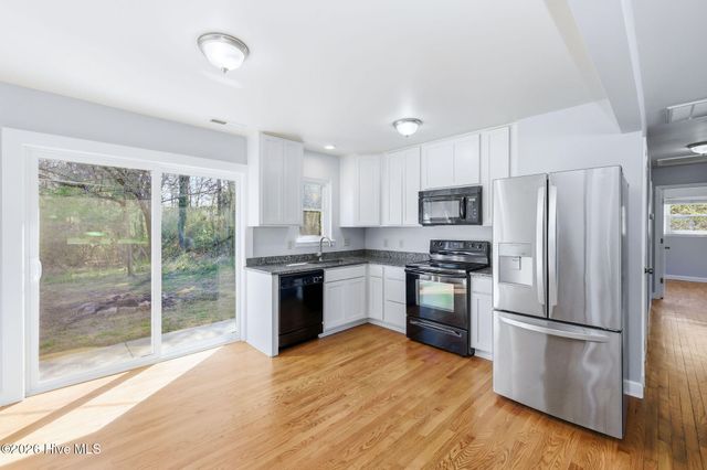 5017 Ilex Drive, Wilmington, NC 28412