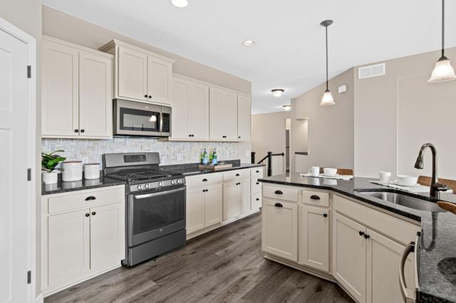 9189 Plymouth Road, Woodbury, MN 55129