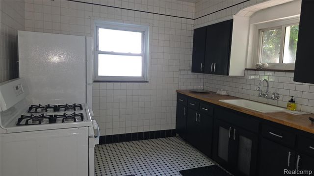 1332 Fort Park Boulevard, Lincoln Park, MI 48146