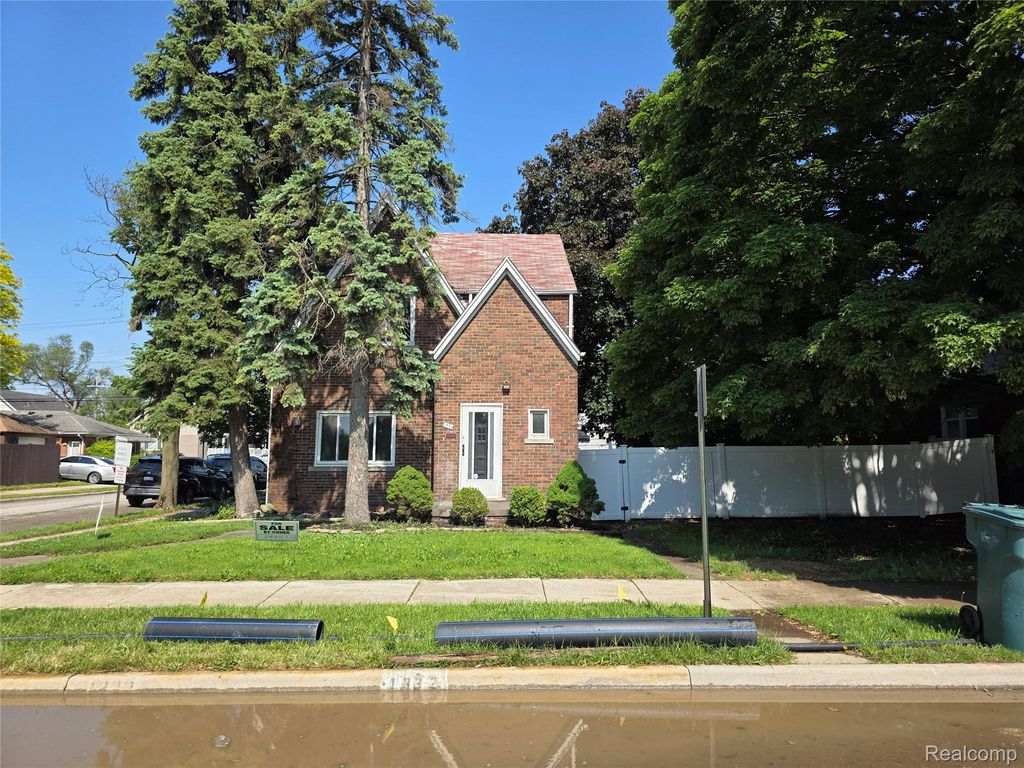 1332 Fort Park Boulevard, Lincoln Park, MI 48146