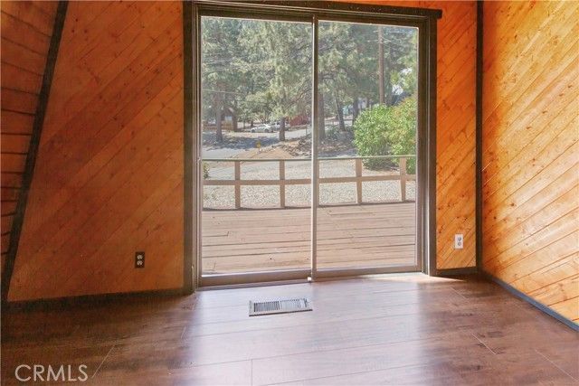 2068 Slippery Elm, Wrightwood, CA 92397