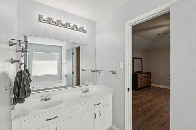 115 Pebble Creek Lane, Terrell, TX 75160