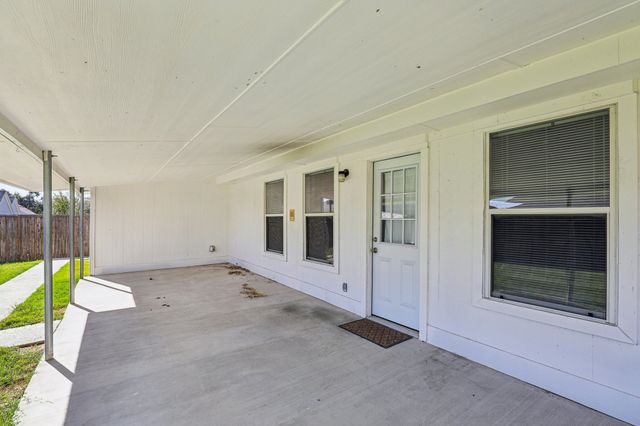 115 Pebble Creek Lane, Terrell, TX 75160