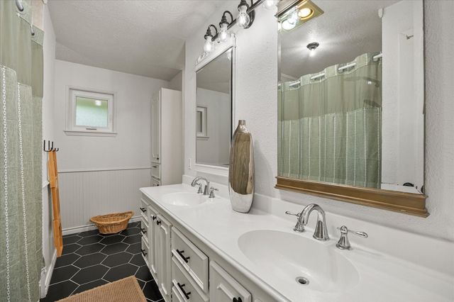 228 Kings Creek Drive, Terrell, TX 75161