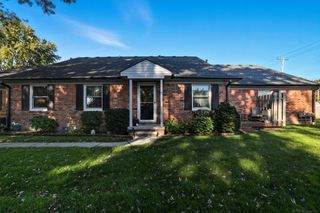 403 Bon Brae Court, Saint Clair Shores, MI 48081