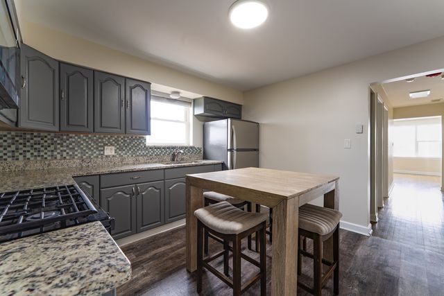 1826 N 40th Avenue G, Stone Park, IL 60165