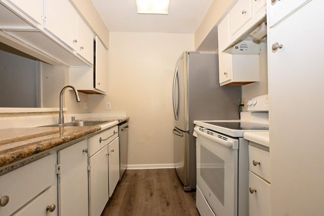 3085 Walnut Bend Lane 12, Houston, TX 77042