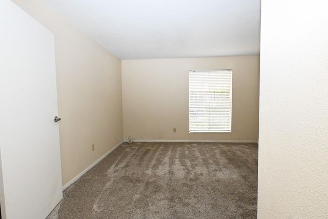 3085 Walnut Bend Lane 12, Houston, TX 77042