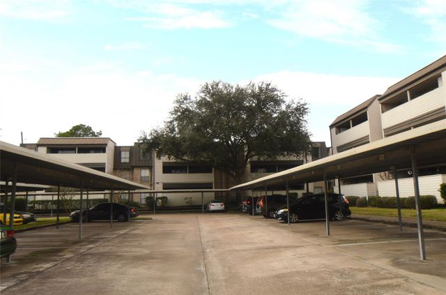 3085 Walnut Bend Lane 12, Houston, TX 77042