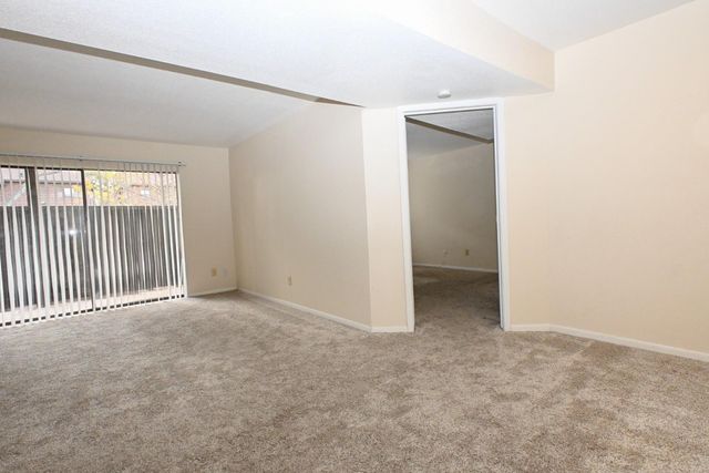 3085 Walnut Bend Lane 12, Houston, TX 77042