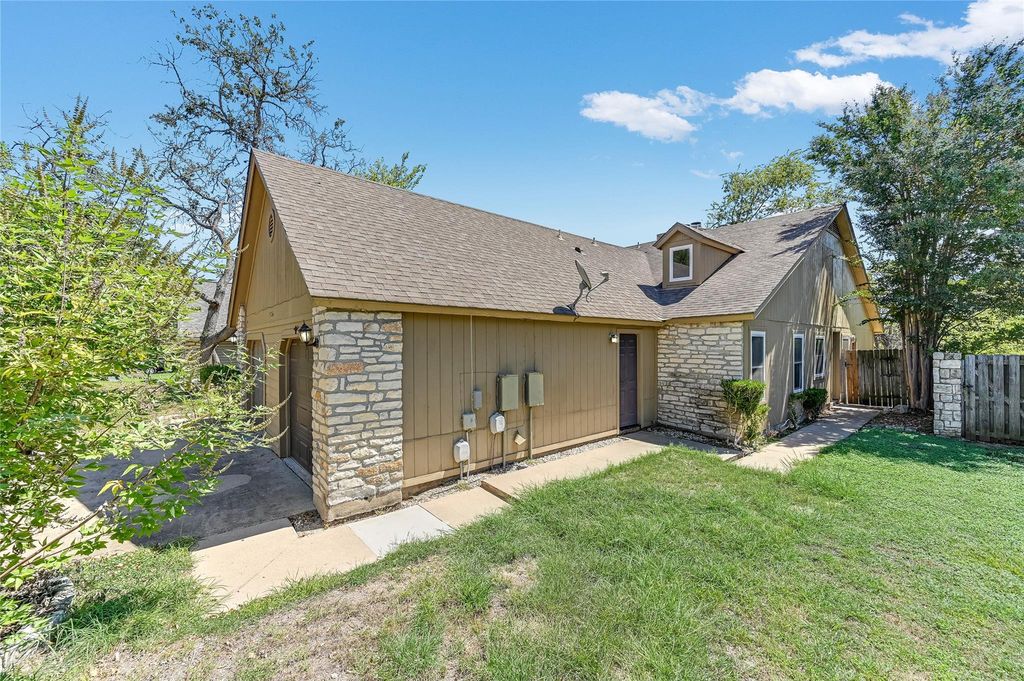 526 Cutty TRL B, Lakeway, TX 78734