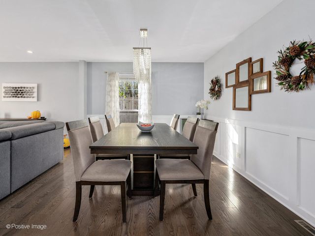 325 W Park Avenue, Wheaton, IL 60189