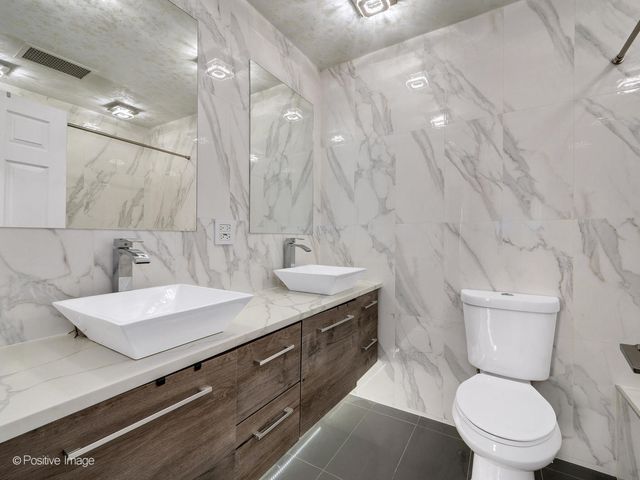 325 W Park Avenue, Wheaton, IL 60189