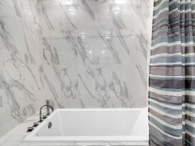 325 W Park Avenue, Wheaton, IL 60189