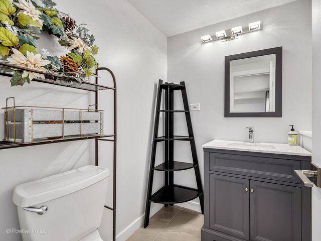 325 W Park Avenue, Wheaton, IL 60189