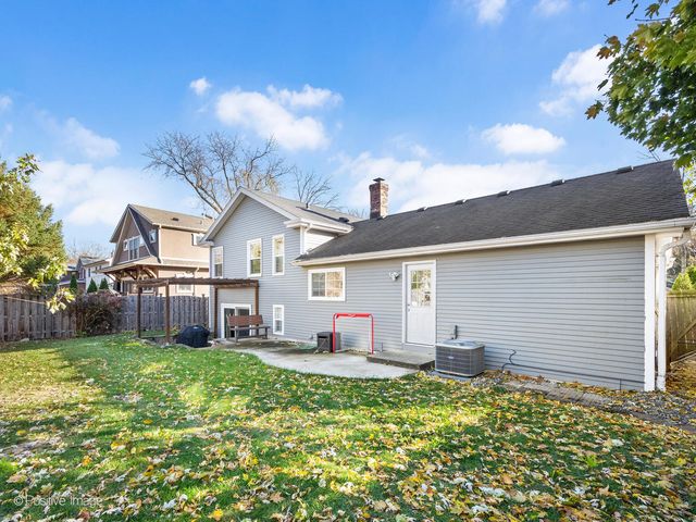 325 W Park Avenue, Wheaton, IL 60189