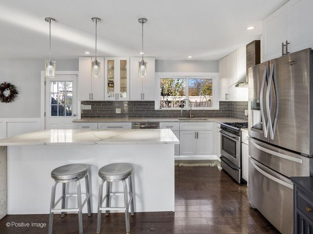 325 W Park Avenue, Wheaton, IL 60189