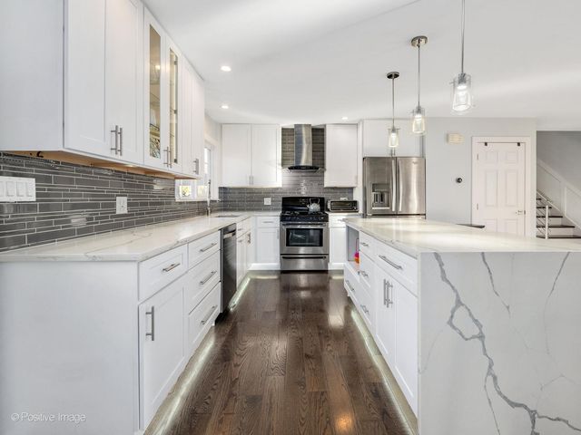 325 W Park Avenue, Wheaton, IL 60189